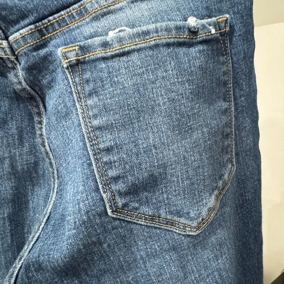 Old Navy Women's Straight Leg Blue Jeans - Picture 9 of 11